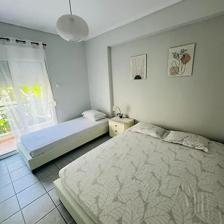 בית נופש Lena's House *